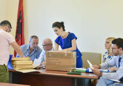 阿爾巴尼亞能源部門(mén)收到美國(guó)，歐盟公司的六項(xiàng)太陽(yáng)能項(xiàng)目投標(biāo)