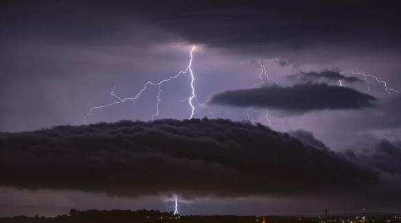 匈牙利暴風(fēng)雨造成近30年來(lái)最大損失致超35萬(wàn)戶家庭停電