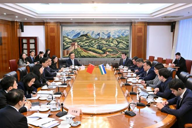 國家發展改革委副主任周海兵會見烏茲別克斯坦投資、工業和貿易部副部長卡西莫夫