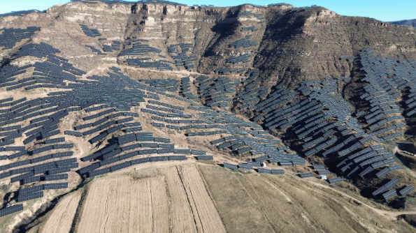 山西懷仁100兆瓦光伏發(fā)電項目首批并網(wǎng)發(fā)電